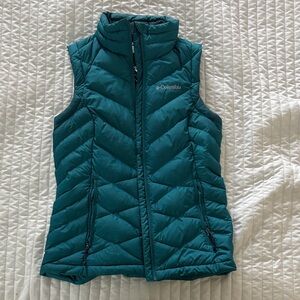 Columbia Turquoise Quilted Vest